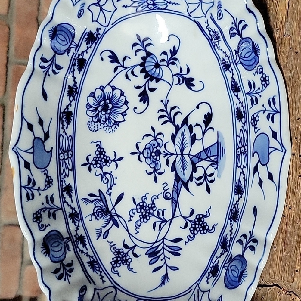 MEISSEN BLUE ONION 12" HANDLED SERVING BOWL
